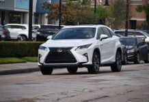 Ile pali Lexus NX 200t?