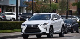 Ile pali Lexus NX 200t?